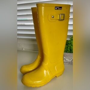 Misty Mountain Tall Yellow Rubber Rain Boots Size 8